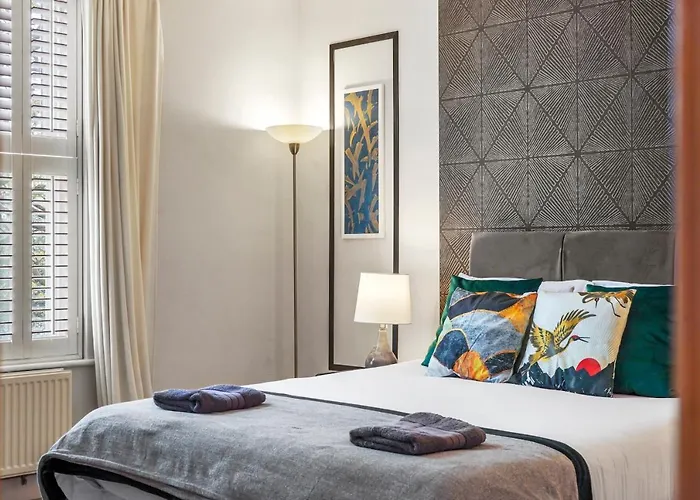 Pristine Stylish Townhouse On The Stray! - Sleeps 9 Villa Harrogate