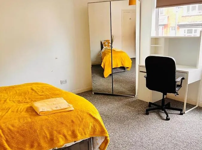 Private Room Close To Leeds University And City Centre