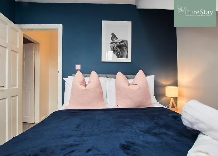 Fantastic Four Bedroom House By Purestay Short Lets & Serviced Accommodation Leeds With Parking