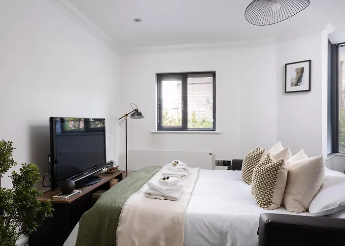 London Mews, Modern Apartment - Sleeps 4 York