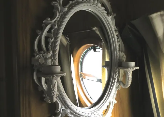 Houseboat Hotels Sheffield