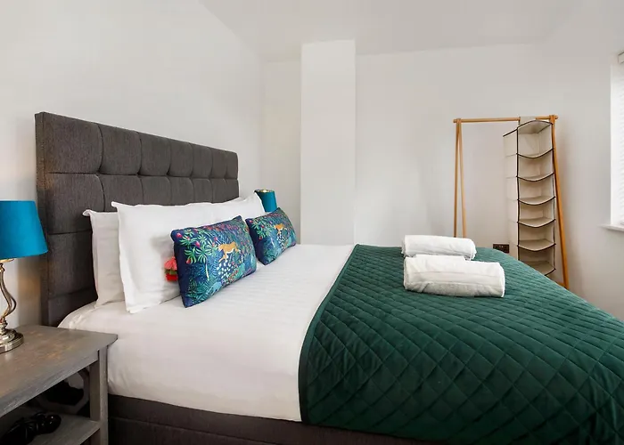 White House Apartments-Free Parking 1 Car Per Apartment York