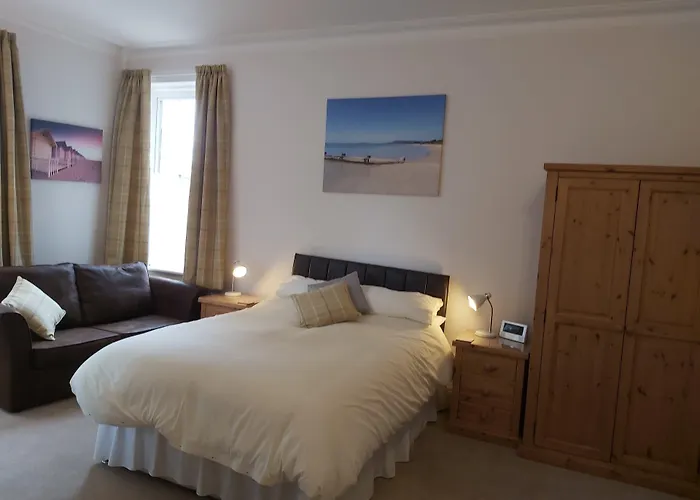 Pet friendly Boulmer Guest House Whitby