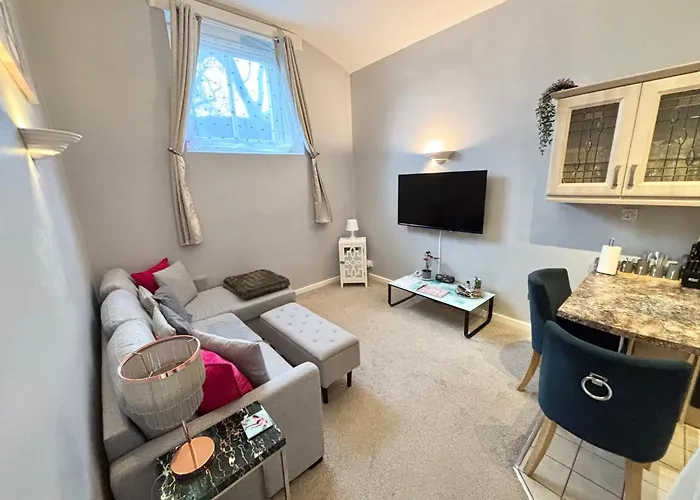 Cosy County House Apartment With Free Private Parking Sleeps Up To Four Guests York