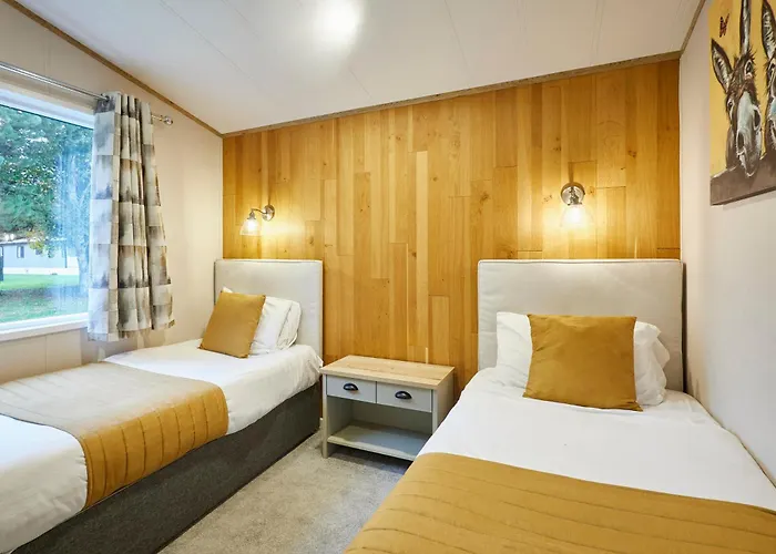 Waters Edge Lodge With Hot Tub York