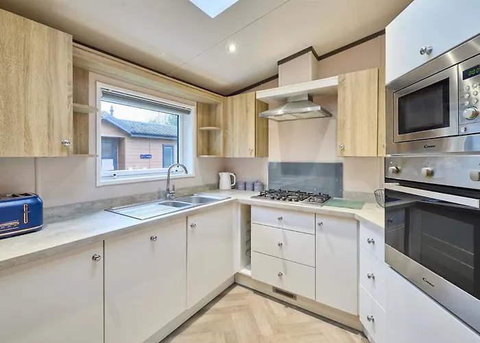 Oakwood Lodge With Hot Tub York