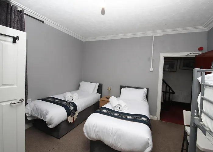 Woodville Lodge Leeds City Centre By Oyo