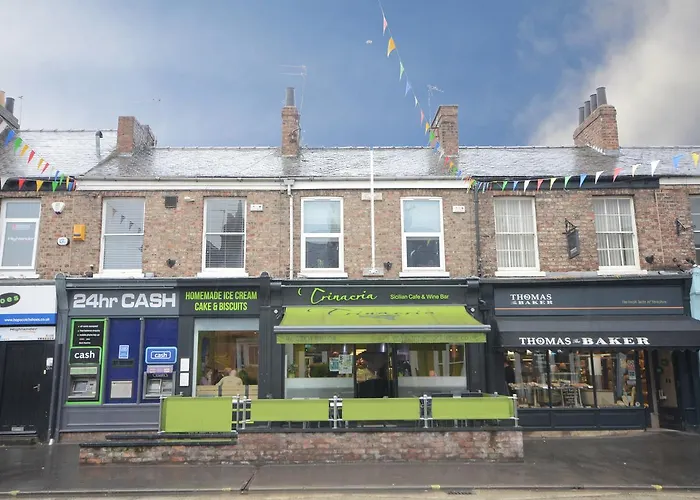 Lucy'S Lodge- Most Stylish Apartment On Vibrant Bishy Road With Free Parking York