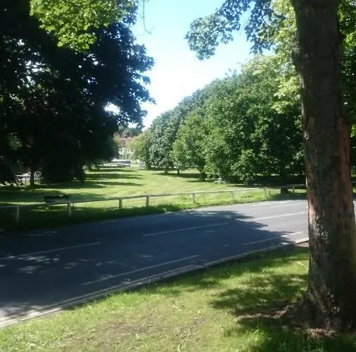 Entire 2-Bedroom House With Garden York