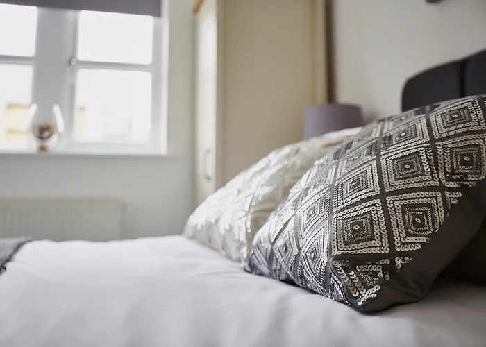 Private Listers Lodge Halifax